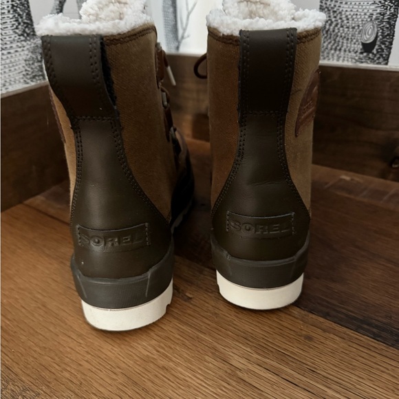 Sorel Cream Faux Fur Lined waterproof Boots - Picture 4 of 7